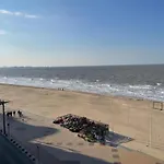 Sea Views In Heart Of Zoute Appartement Knokke-Heist