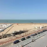 Sea Views In Heart Of Zoute Appartement *